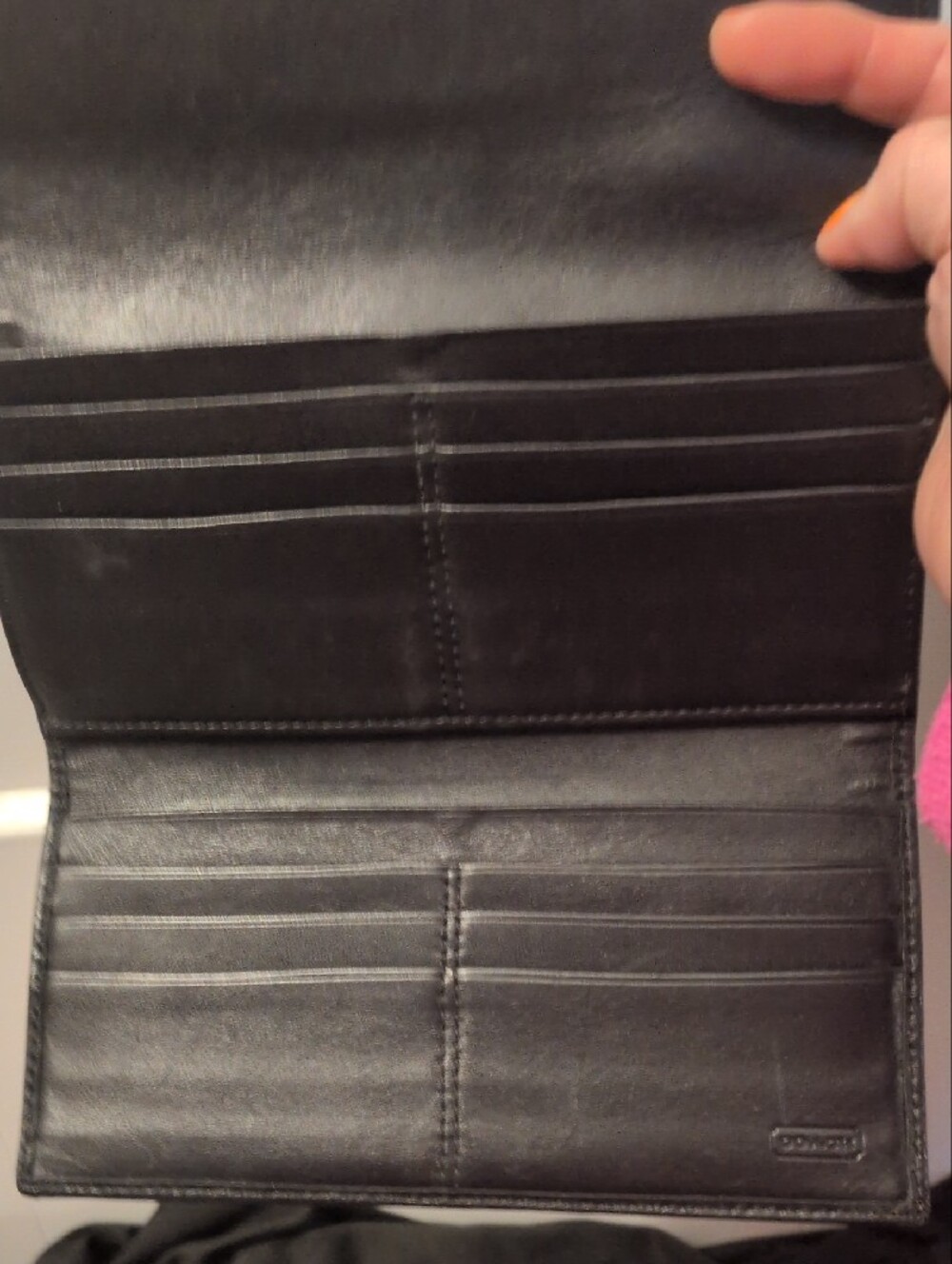 Coach Vintage Black and Tan Signature Continental Wallet - Picture 5 of 16
